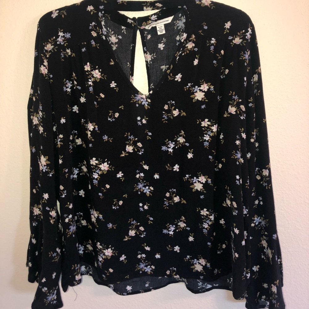 Long Sleeve Flowy Floral Choker Top